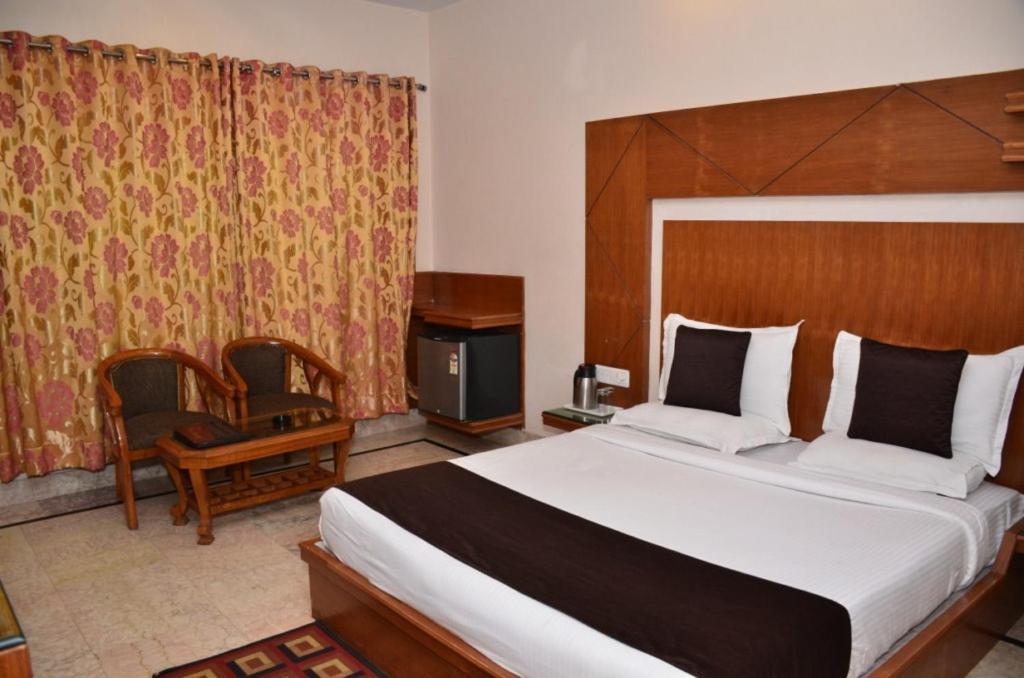 Hotel Basera Brij Bhoomi Vrindavan Ngoại thất bức ảnh