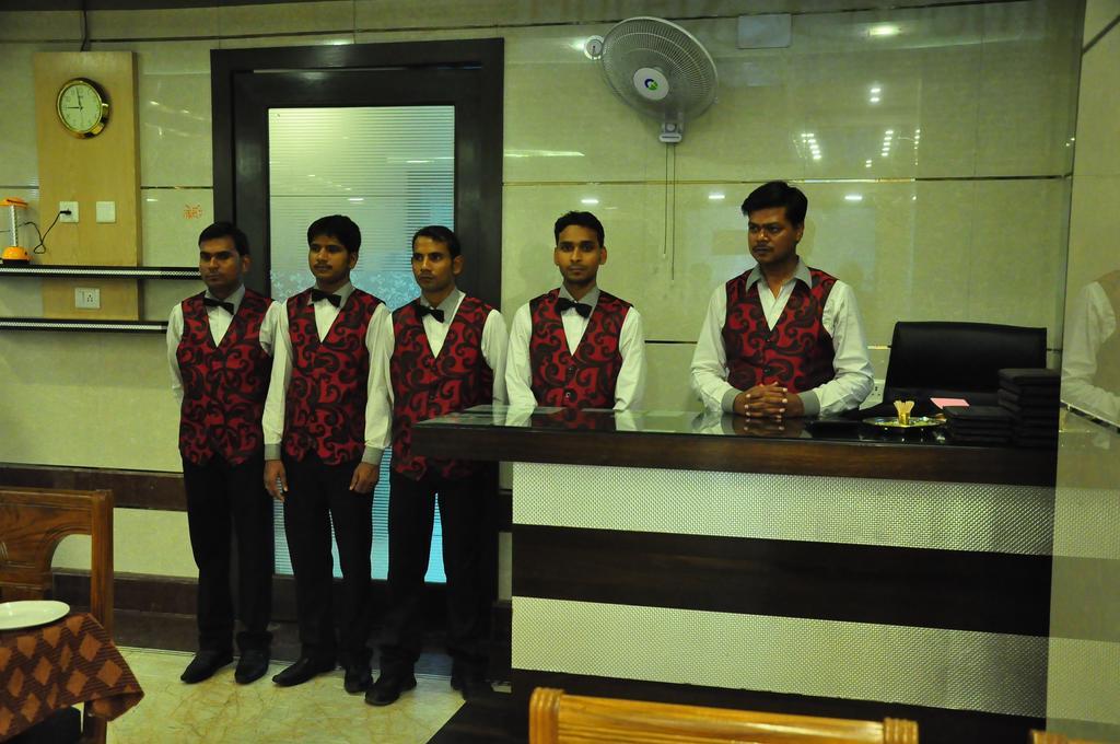 Hotel Basera Brij Bhoomi Vrindavan Ngoại thất bức ảnh