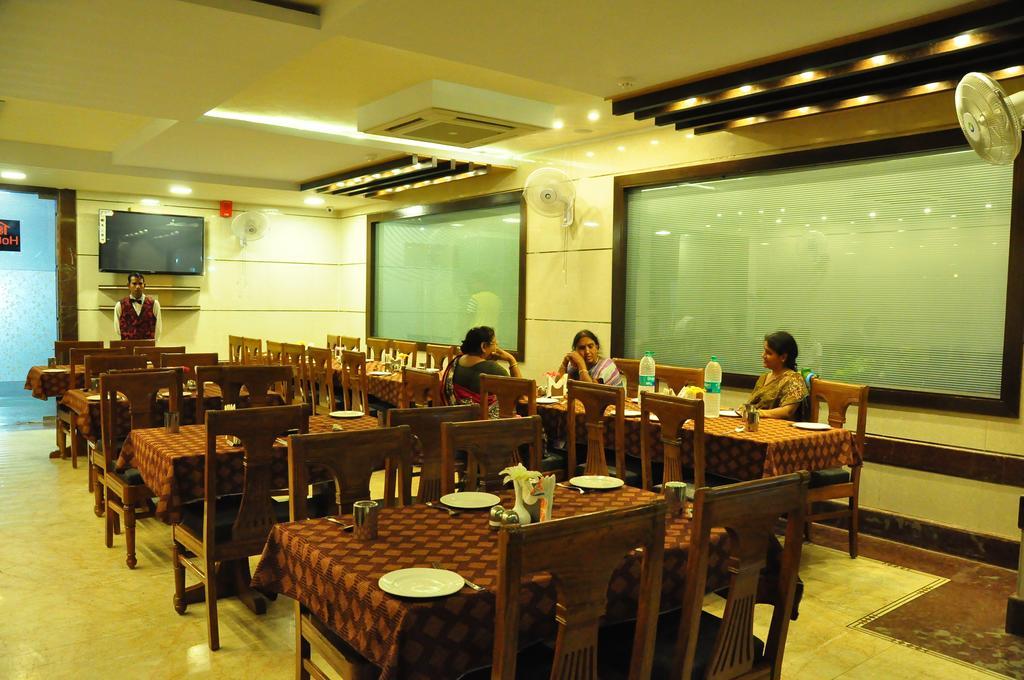 Hotel Basera Brij Bhoomi Vrindavan Ngoại thất bức ảnh