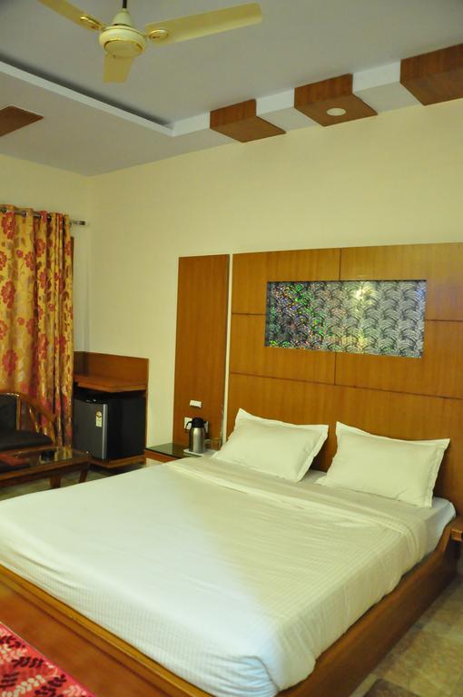Hotel Basera Brij Bhoomi Vrindavan Phòng bức ảnh