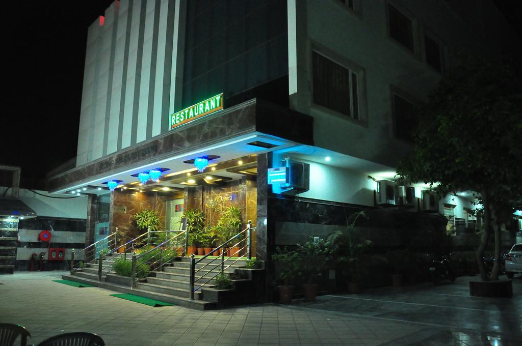 Hotel Basera Brij Bhoomi Vrindavan Ngoại thất bức ảnh