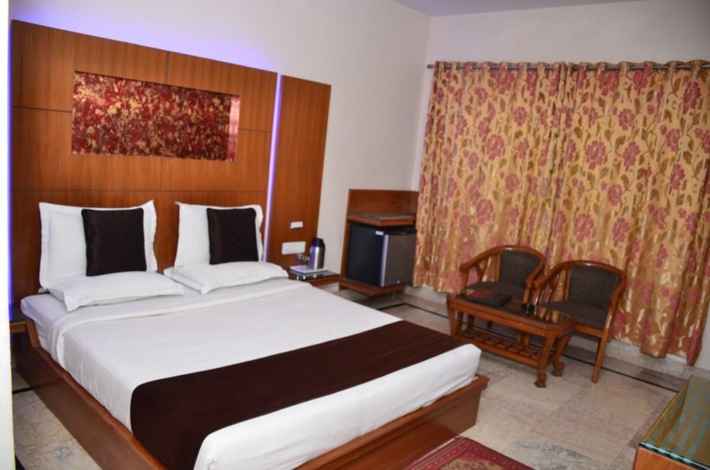 Hotel Basera Brij Bhoomi Vrindavan Ngoại thất bức ảnh